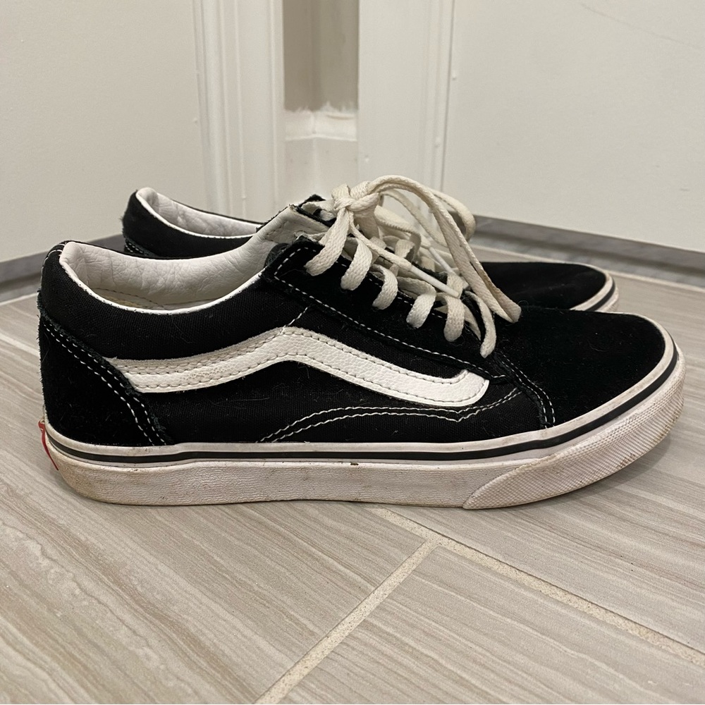 Vans — Kid’s 3.5 Old Skool Low Top Sneakers